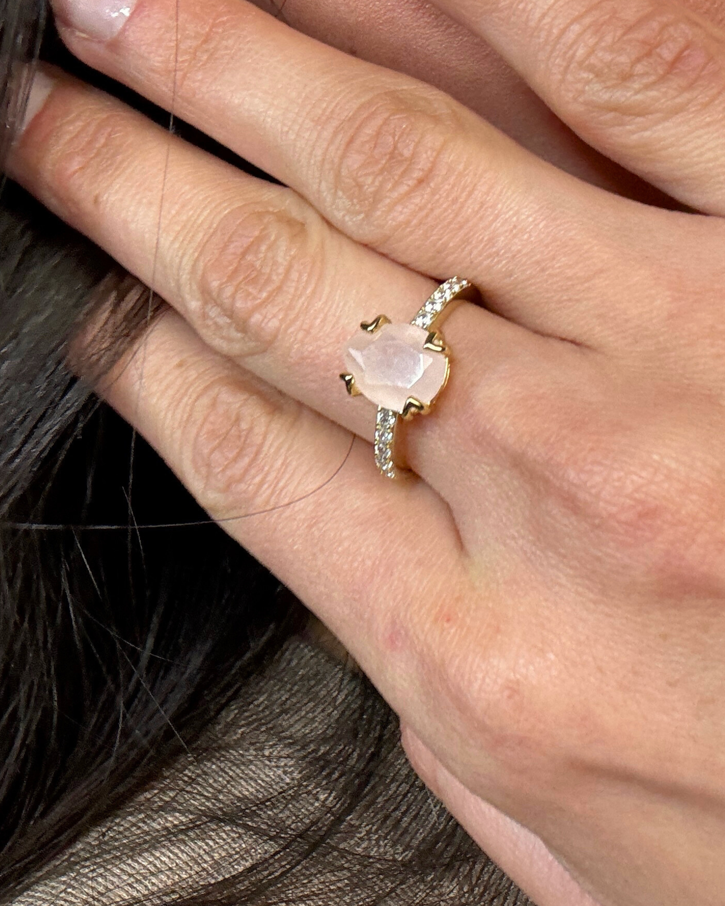 Anillo Intención - Cuarzo Rosa